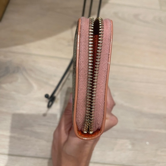 Gucci zip around wallet - Picture 5 of 7